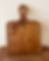 tabla de madera caoba cuadrada con asa hecha a mano