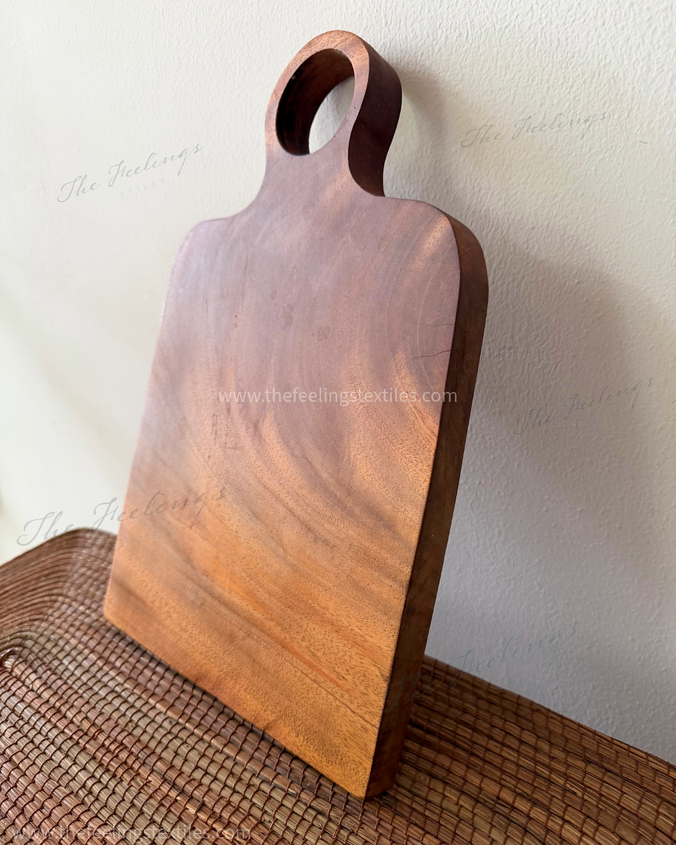 Thumbnail: tabla chica con mango de madera caoba hecha a mano