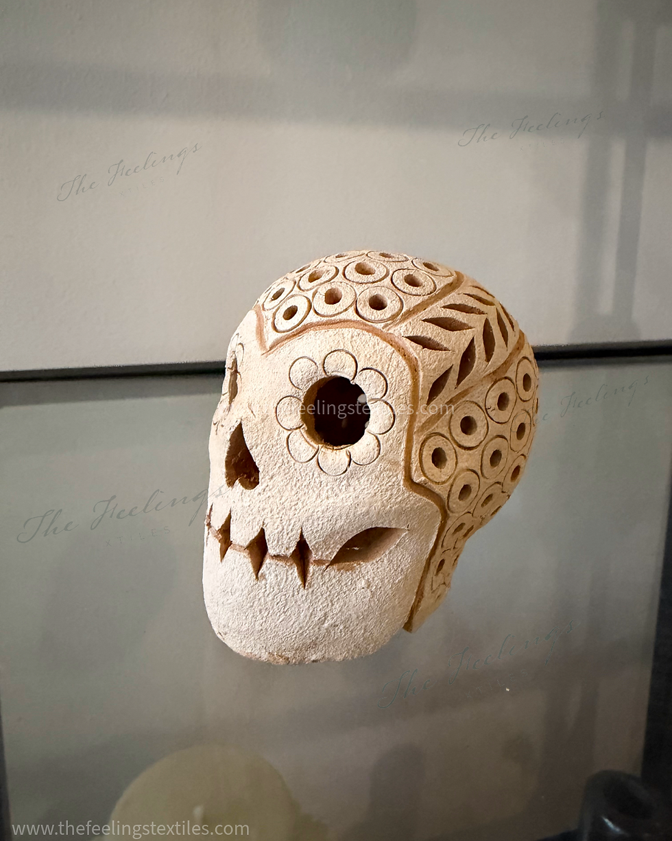 calaveritas de barro blanco calado hechas a mano