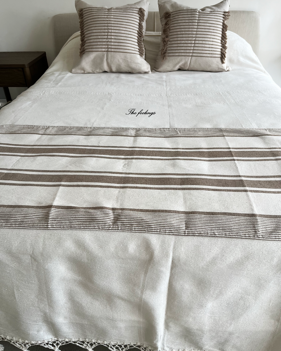 Thumbnail: Pie de cama rayas flecos dos lados