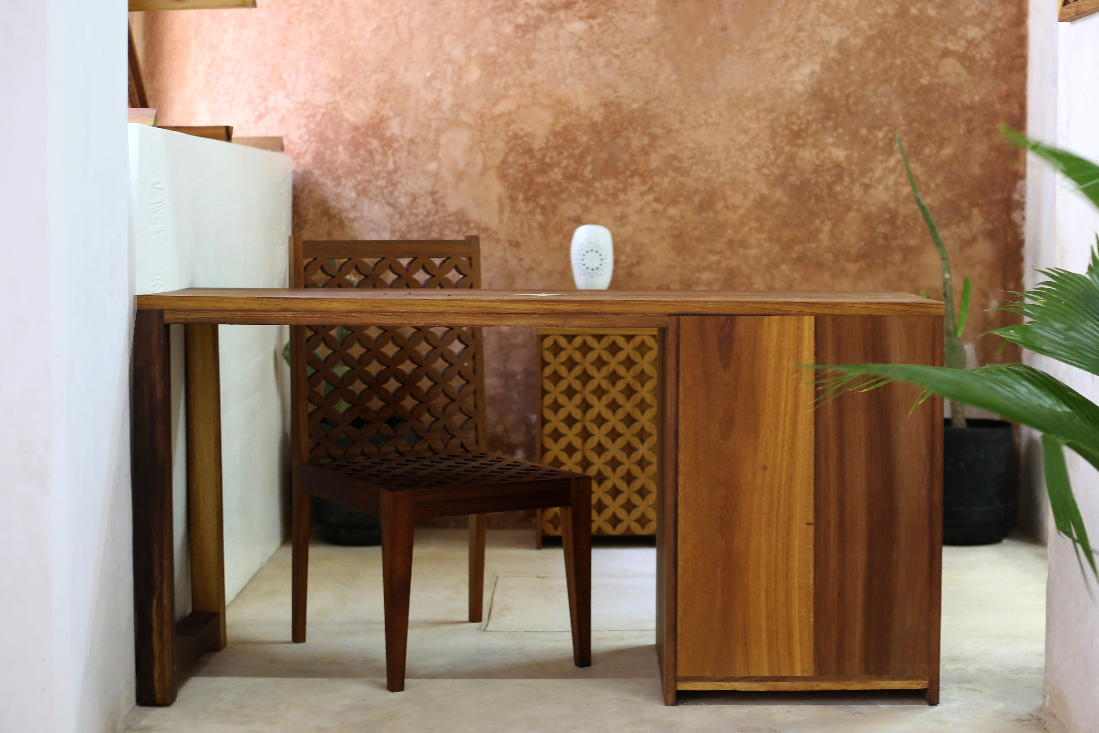 Nyota Desk