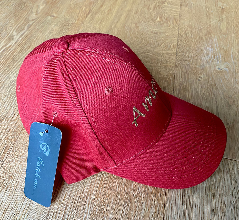 Miniature : Casquette rouge femme Amour en lettre dorées