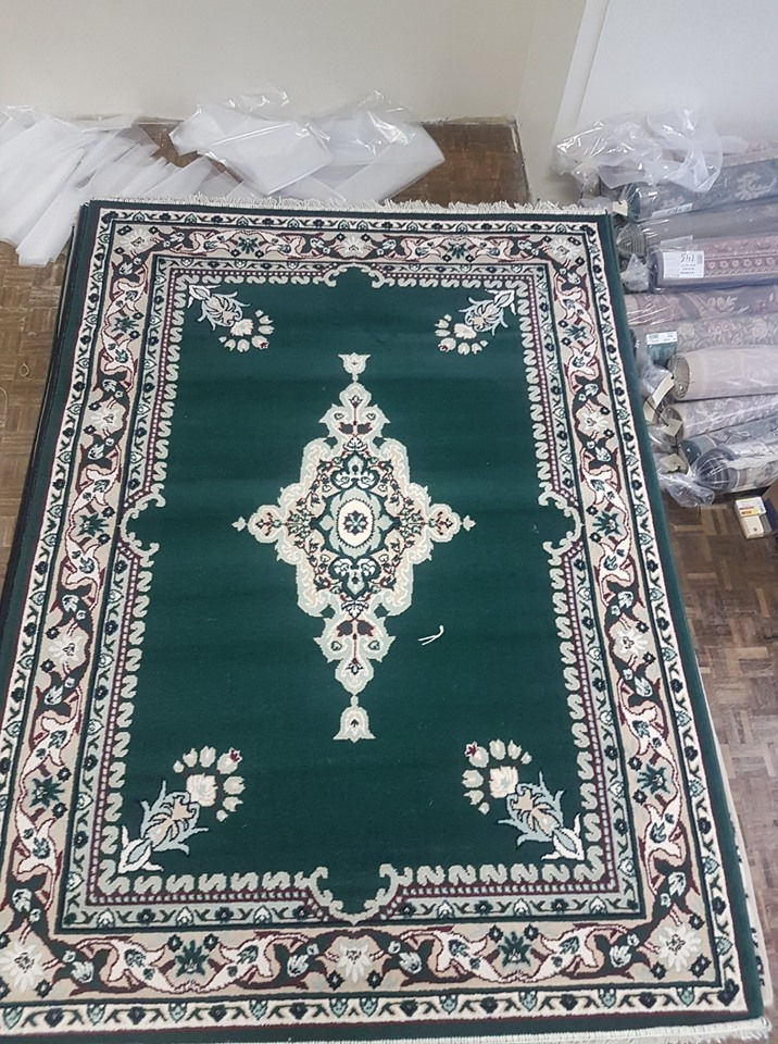 #20: 5' x 7' Hunter Green Area Rug