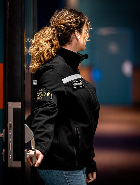Agent de protection rapprochée Nox Security en intervention