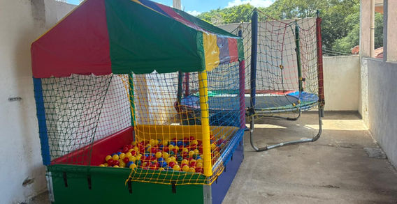 Aluguel de Cama Elástica, Piscina de Bolinhas, para Festas e Eventos Montado em Residência e Condomínio na Cidade de São Paulo, Pirituba, Barueri e Alphaville…