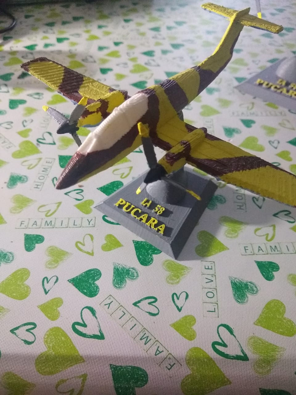 Miniatura: avion pucara a escala