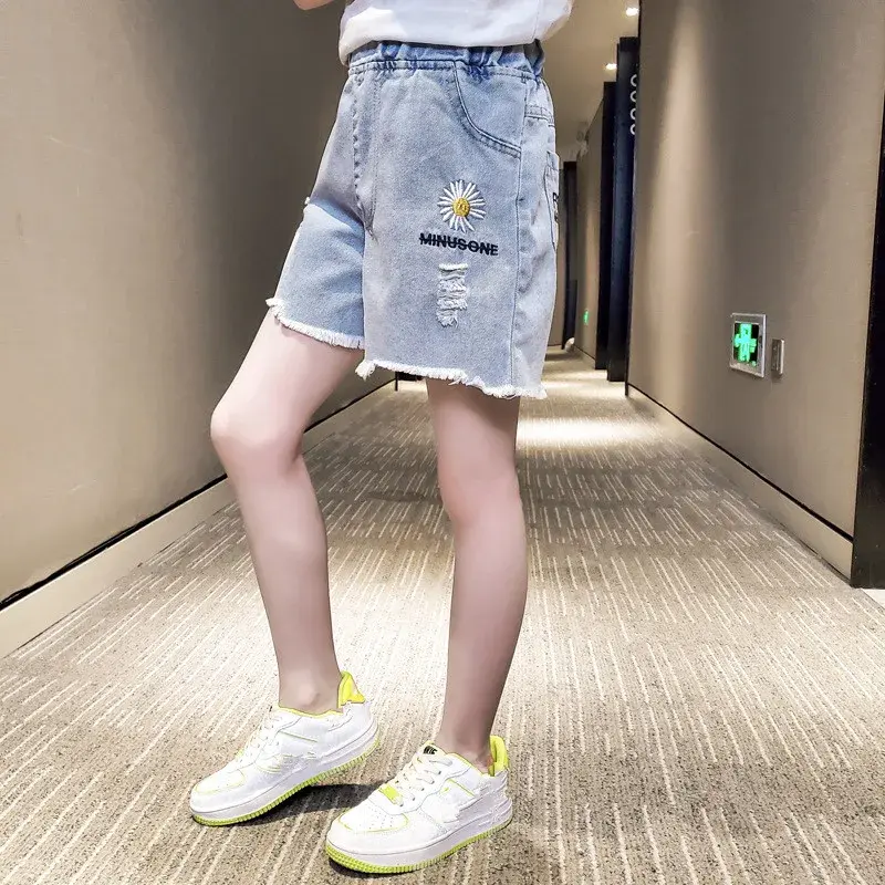サムネイル： YiYePianZhou Pantalones denim con lindos bordados para niñas.4-6 años.