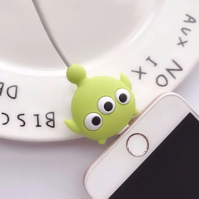 Miniatyrbilde: Protector de cable de carga de Stitch, Mickey y Minnie para iPhone (USB).