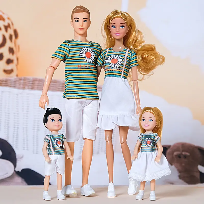 Pikkukuva: Familia Barbie de 30 cm con cuerpo móvil, mamá, papá, Ken y niños.