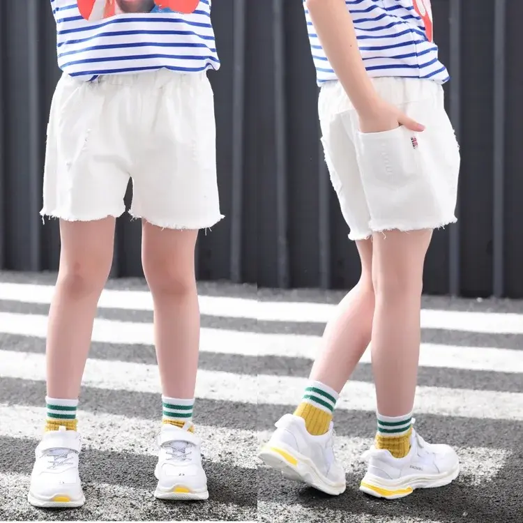 Miniaturebillede: YiYePianZhou Pantalones denim con lindos bordados para niñas.4-6 años.