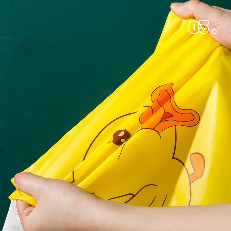 Lindos motivos adornan las gabardinas,terminados excelentes