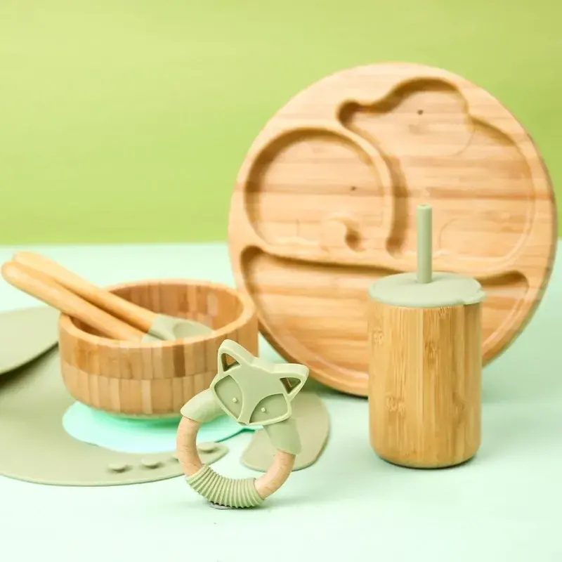 थंबनेल: Vajilla  bebé: cuenco, plato, taza, baberos, cuchara, tenedor, bambú, sin BPA.
