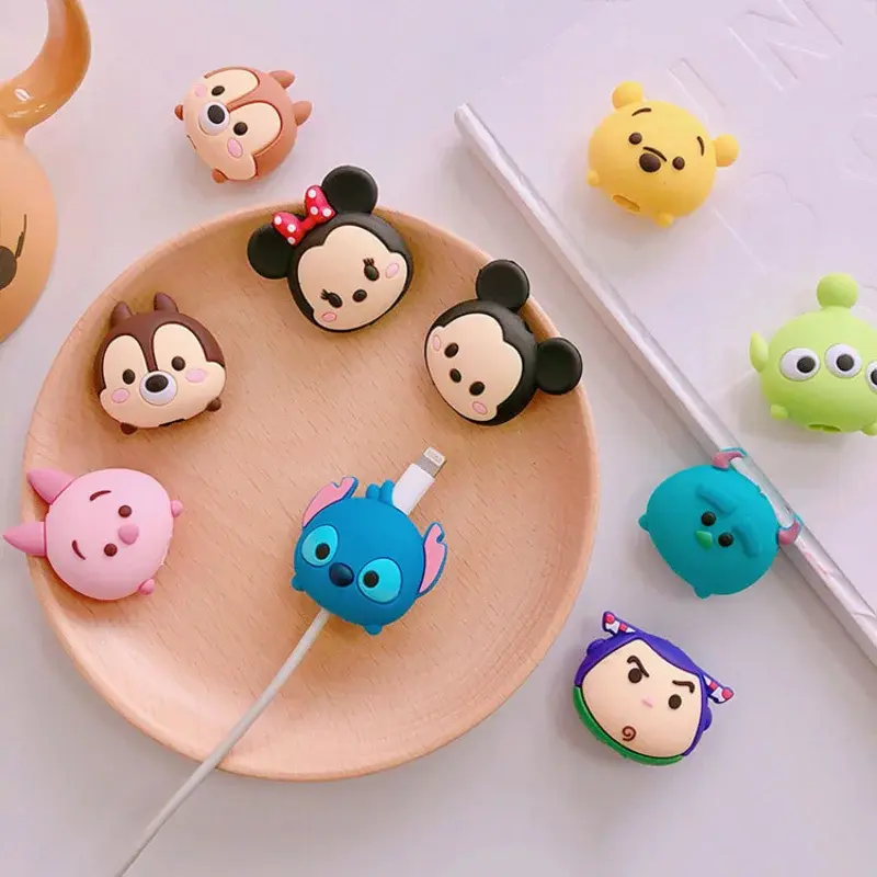 Miniatyrbilde: Protector de cable de carga de Stitch, Mickey y Minnie para iPhone (USB).