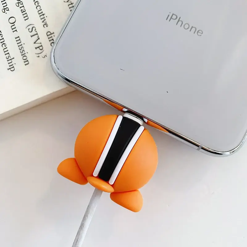 Miniatyrbilde: Protector de cable de carga de Stitch, Mickey y Minnie para iPhone (USB).