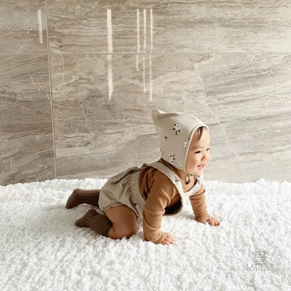 Miniatura: Mono de bebé estilo coreano de primavera , pantalones con tirantes, sombrero.