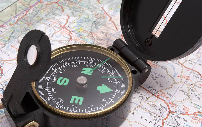 Boussole sur la carte