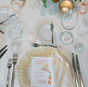Tropical Chic Paradise table with Thank You note on the plate