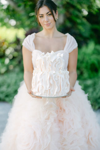 Layers of blush and ruffle, mirrored in sugar and silk — this artful creation by Crocus Kek is more than dessert, it’s a statement. Delicate, bold, and completely unforgettable… just like the celebration it crowns.