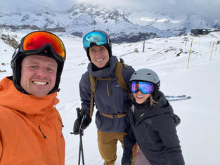 best ski guides in zermatt pose for a photo with his clients