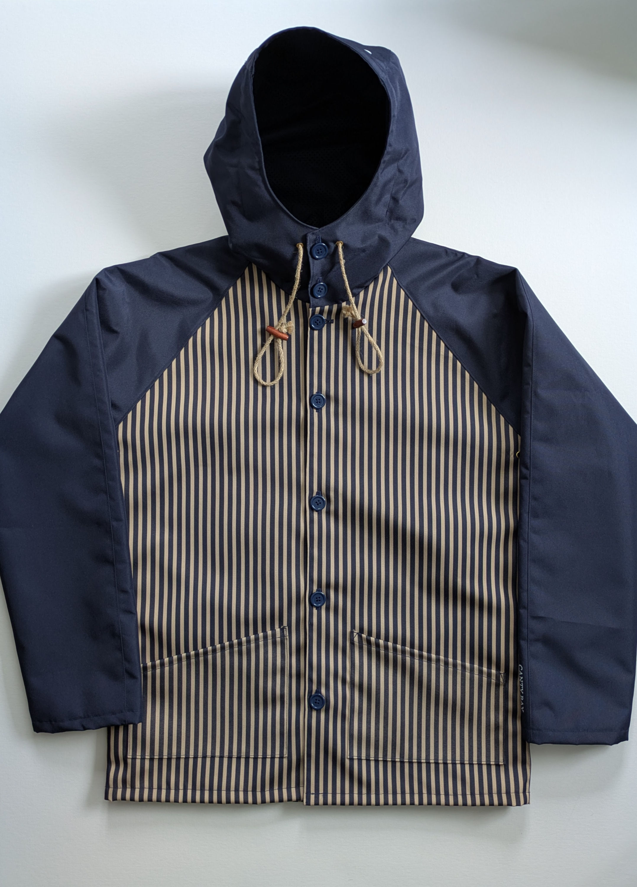 Bass Rock short-length raincoat