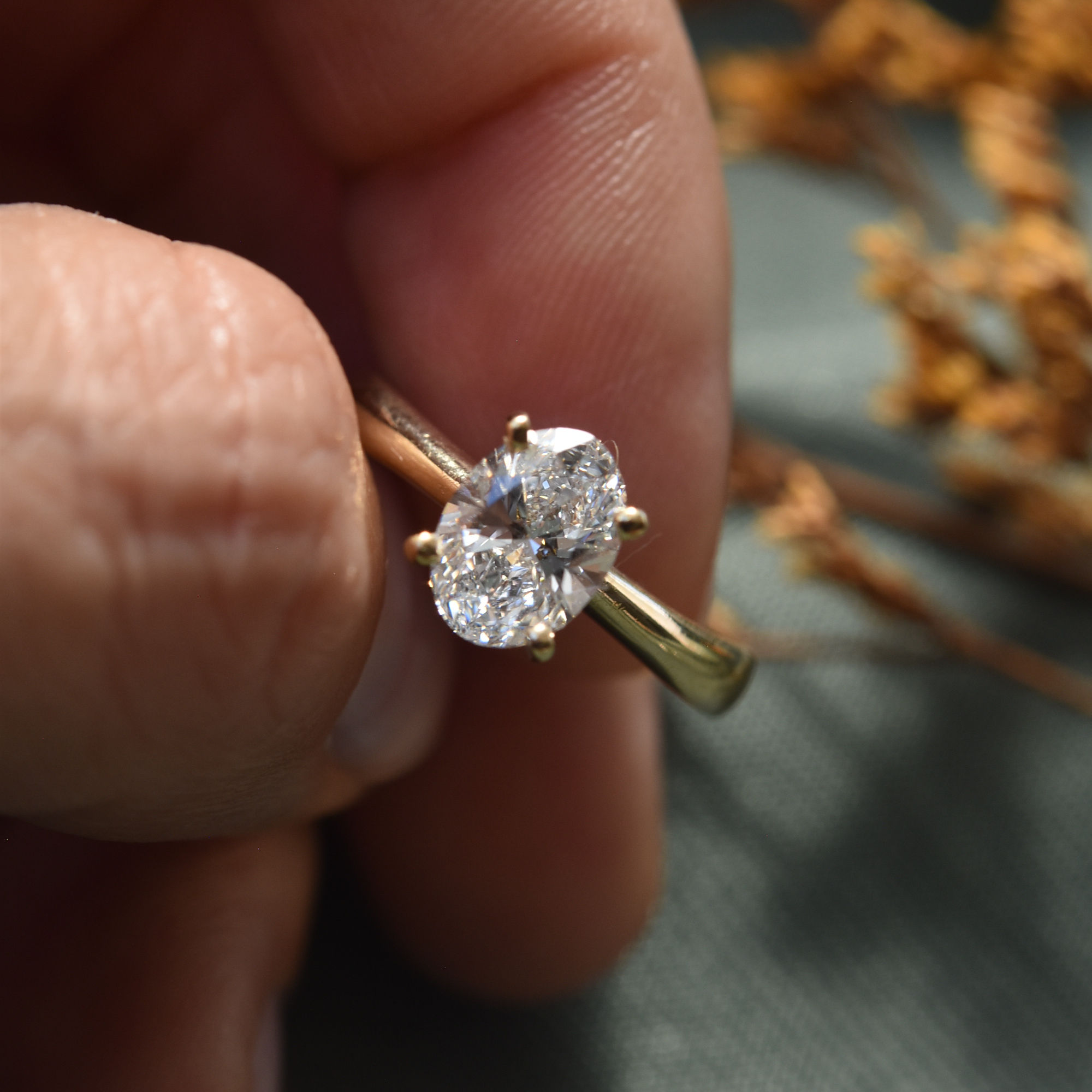 Diamante Labgrown Oval 1.00ct Moño