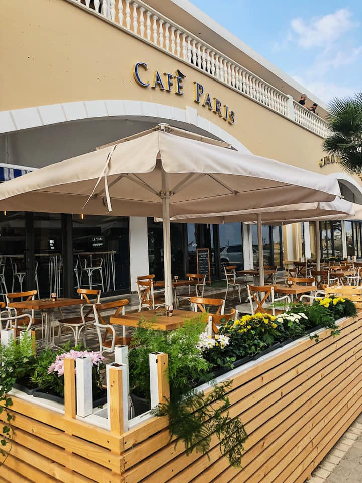 кафе Париж