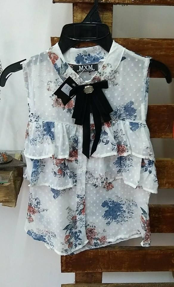 Miniatura: Blusa blanca con flores