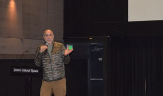 GUILLERMO ARRIAGA OFRECIÓ EL CURSO ESCRITURA CINEMATOGRÁFICA EN LA SALA CARLOS MONSIVAÍS DEL CECUT E