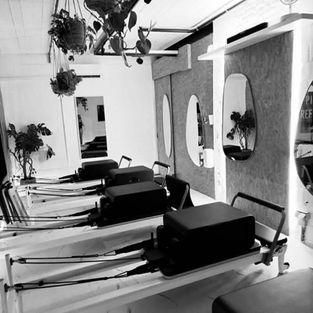 Pilates reformer pilates refomer brugge ruddervoorde oostkamp balie brugge paal en pilateshuis