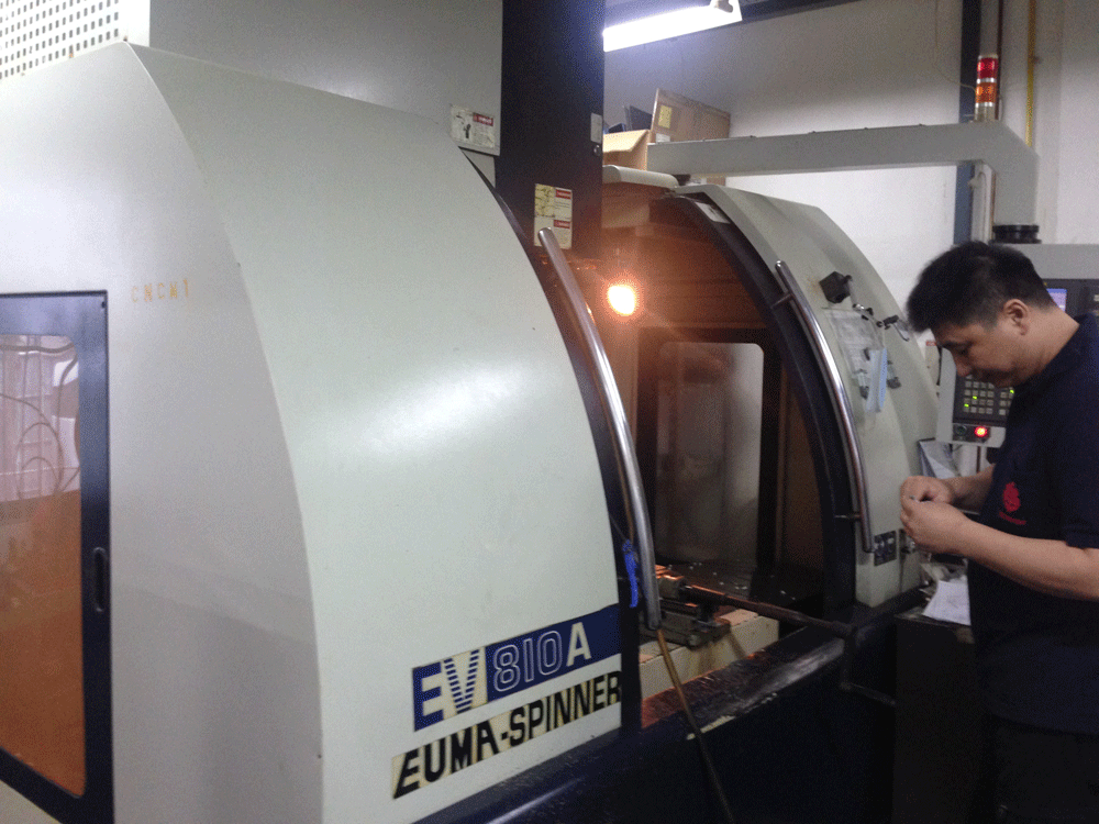 EUMA Spinner CNC Vertical Machining