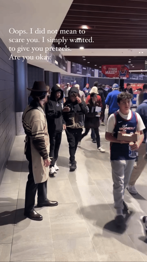 Pretzelface_Philly_Live_6.gif