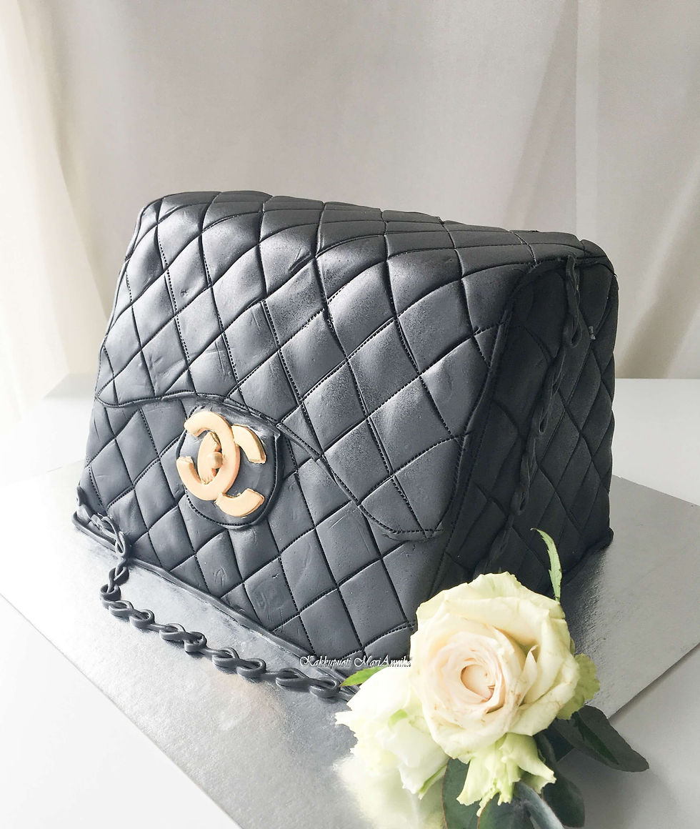 Chanel-laukun muotoinen kakku