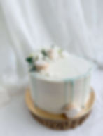 Dripcake macarons-koristeilla