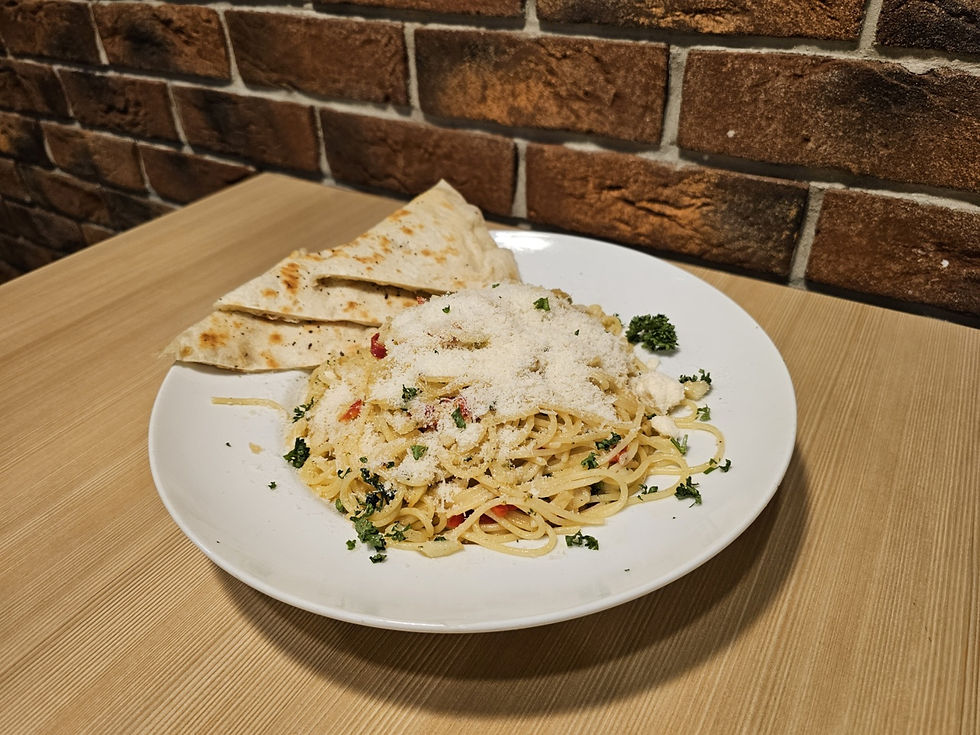 Špagety aglio e olio, pita chléb image