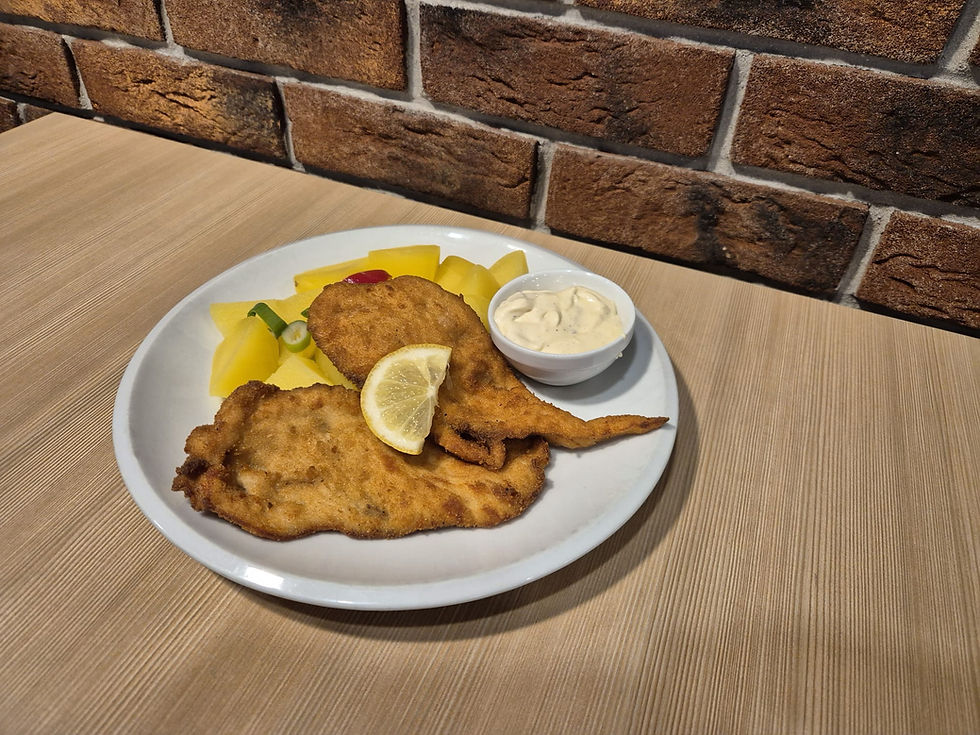 Kuřecí řízek, hranolky/vařené brambory/ krokety, tatarka image