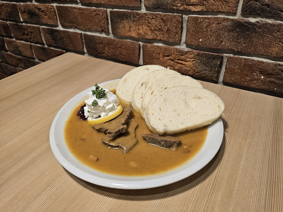 Svíčková na smetaně, houskové knedlíky, brusinky image