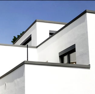 Wohnbau am Hang mit Rolltreppe