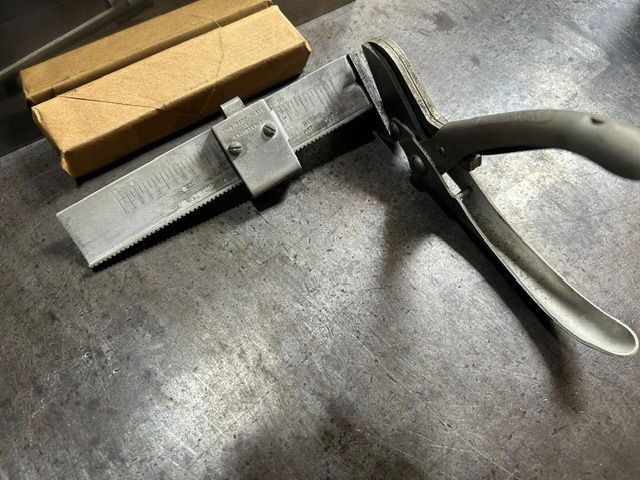 Thumbnail: Hand Held Slug Cutter