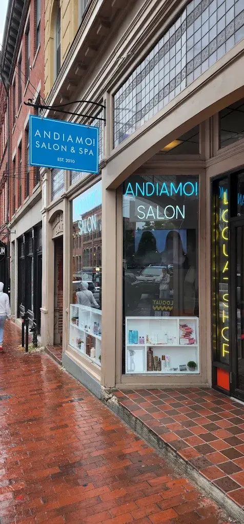 Milano Nails and Spa Logo.png