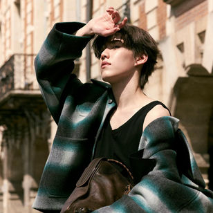 พีพี กฤษฏ์ อำนวยเดชกร แบรนด์แอมบาสเดอร์ Balenciaga ปรากฏตัวในโททัลลุคจาก Balenciaga ณ กรุงปารีส