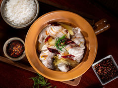 เติมเต็มมื้อพิเศษด้วยรสชาติแห่งความอบอุ่น “ปลาเก๋าต้มผักกาดดองหม้อดิน” ณ ห้องอาหารเพลท โรงแรมคาร์ลตัน กรุงเทพฯ สุขุมวิท