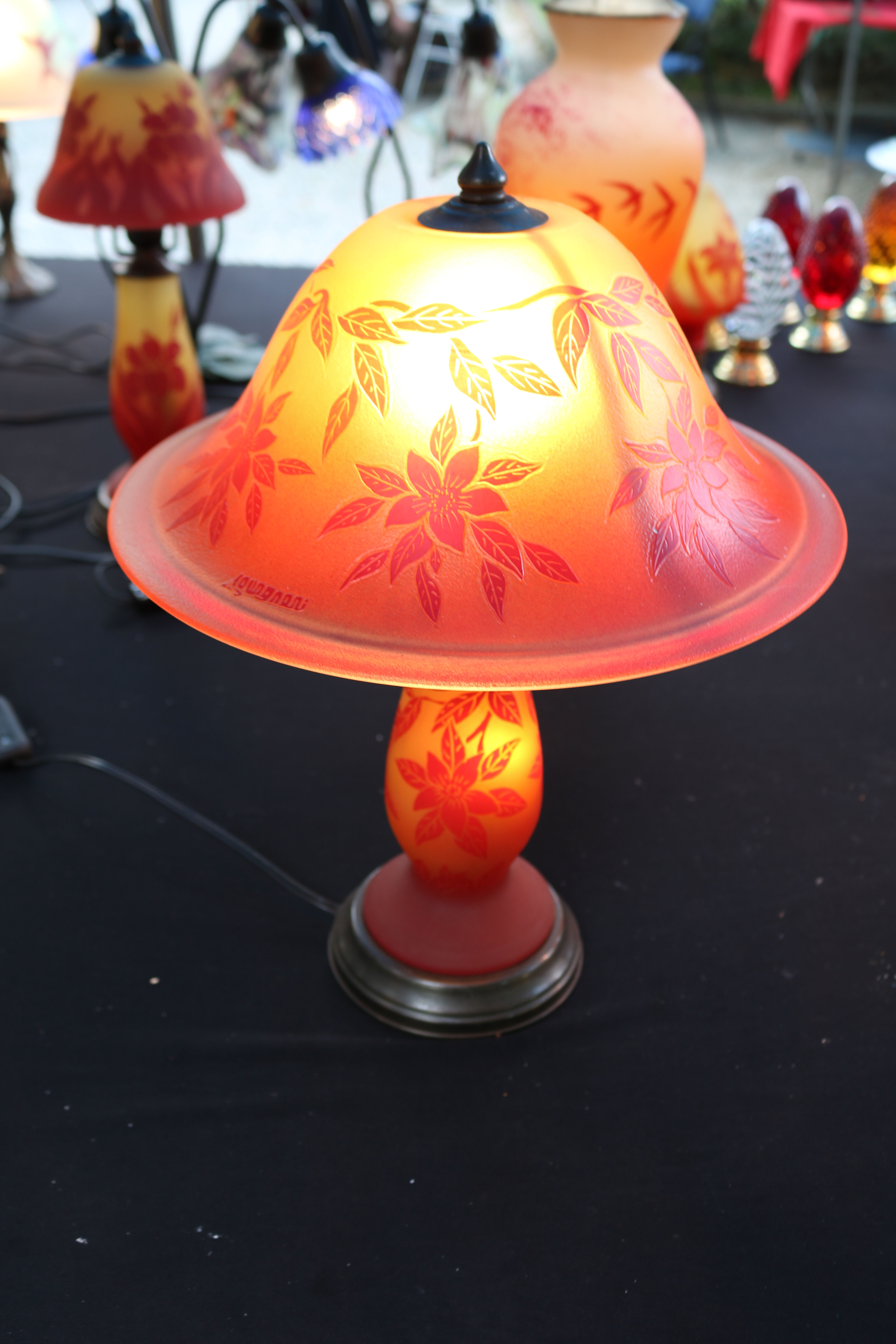 Abajur com base iluminada pequeno