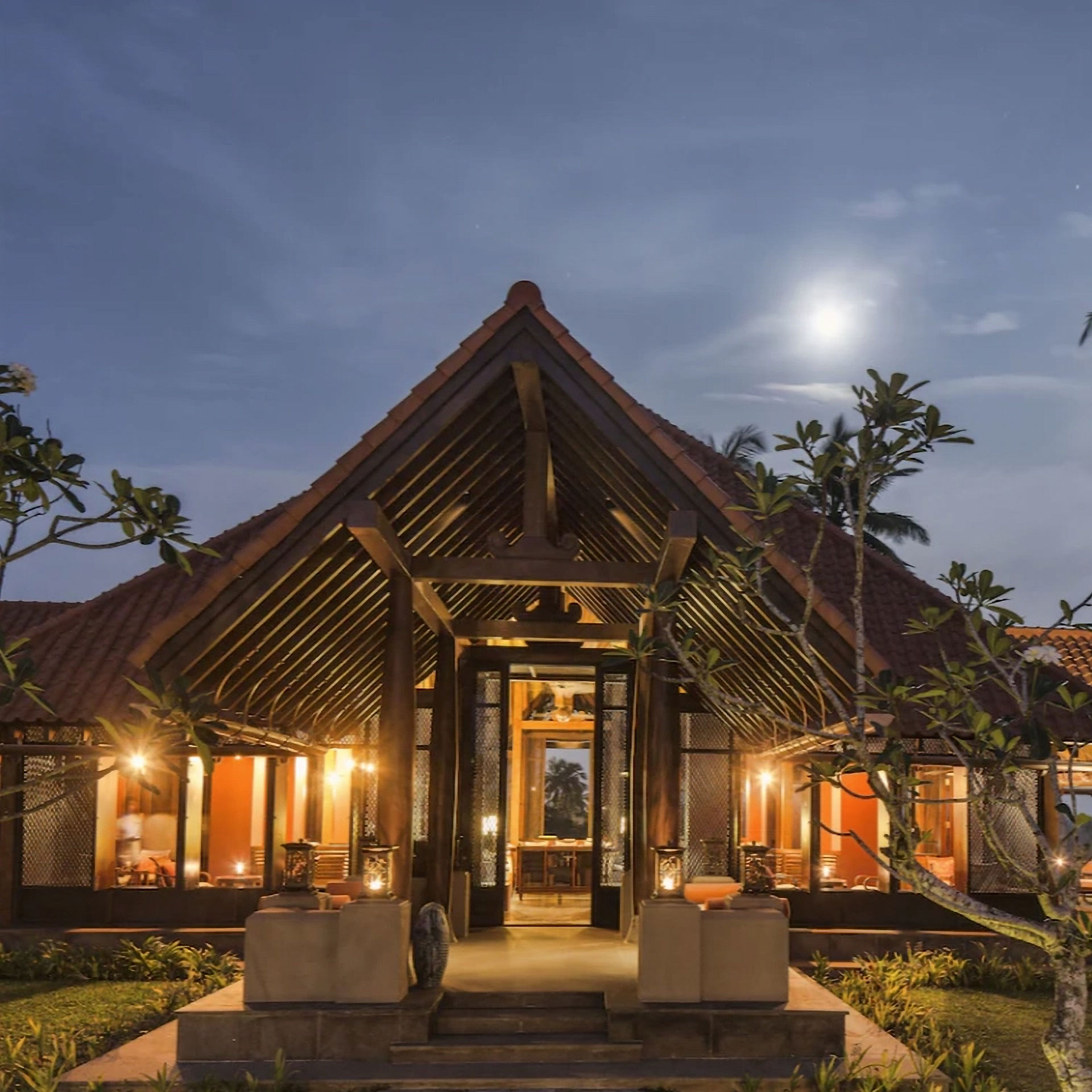 CAPE WELIGAMA, RELAIS & CHATEAUX. 5-star luxury hotels in Sri Lanka.
