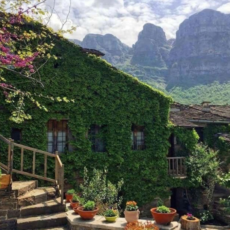 Hidden gem Greece. Saxonis Hotel, Papigo