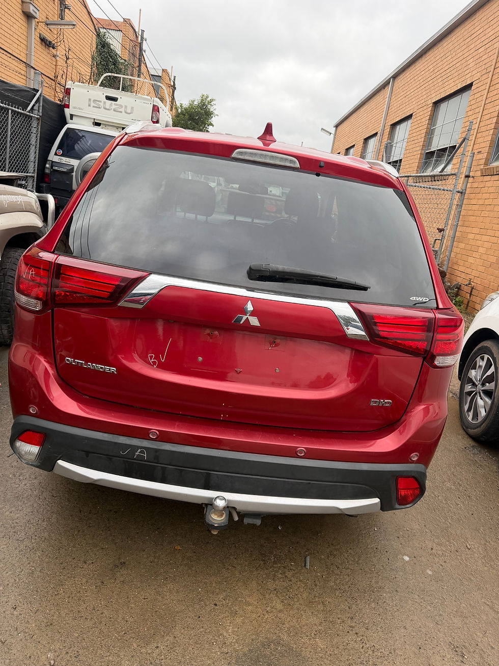 Thumbnail: 2017 Mitsubishi Outlander donor vehicle photo 4
