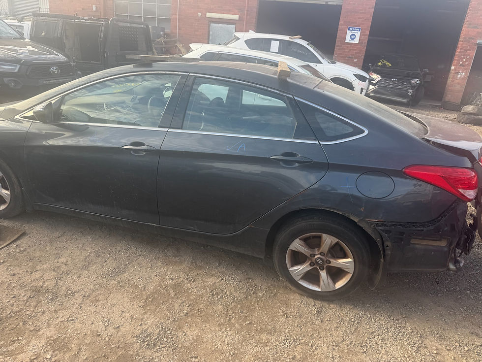 2013 Hyundai i40 VF donor vehicle photo 2