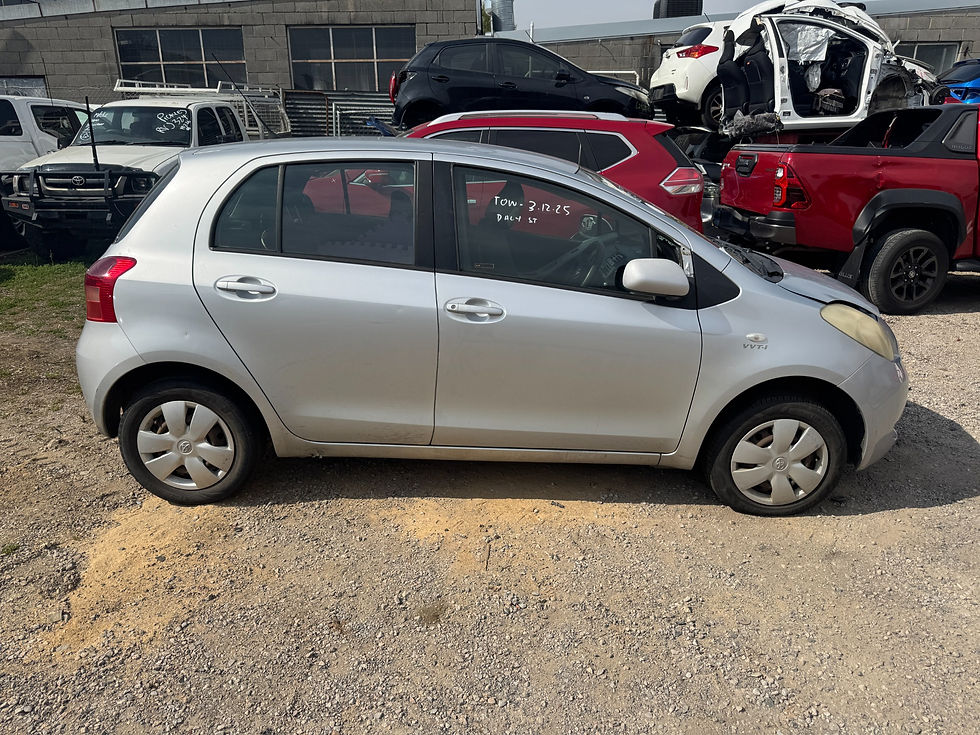 2005-2011 Toyota Yaris NCP90 RH Right Front Door Silver 1E7