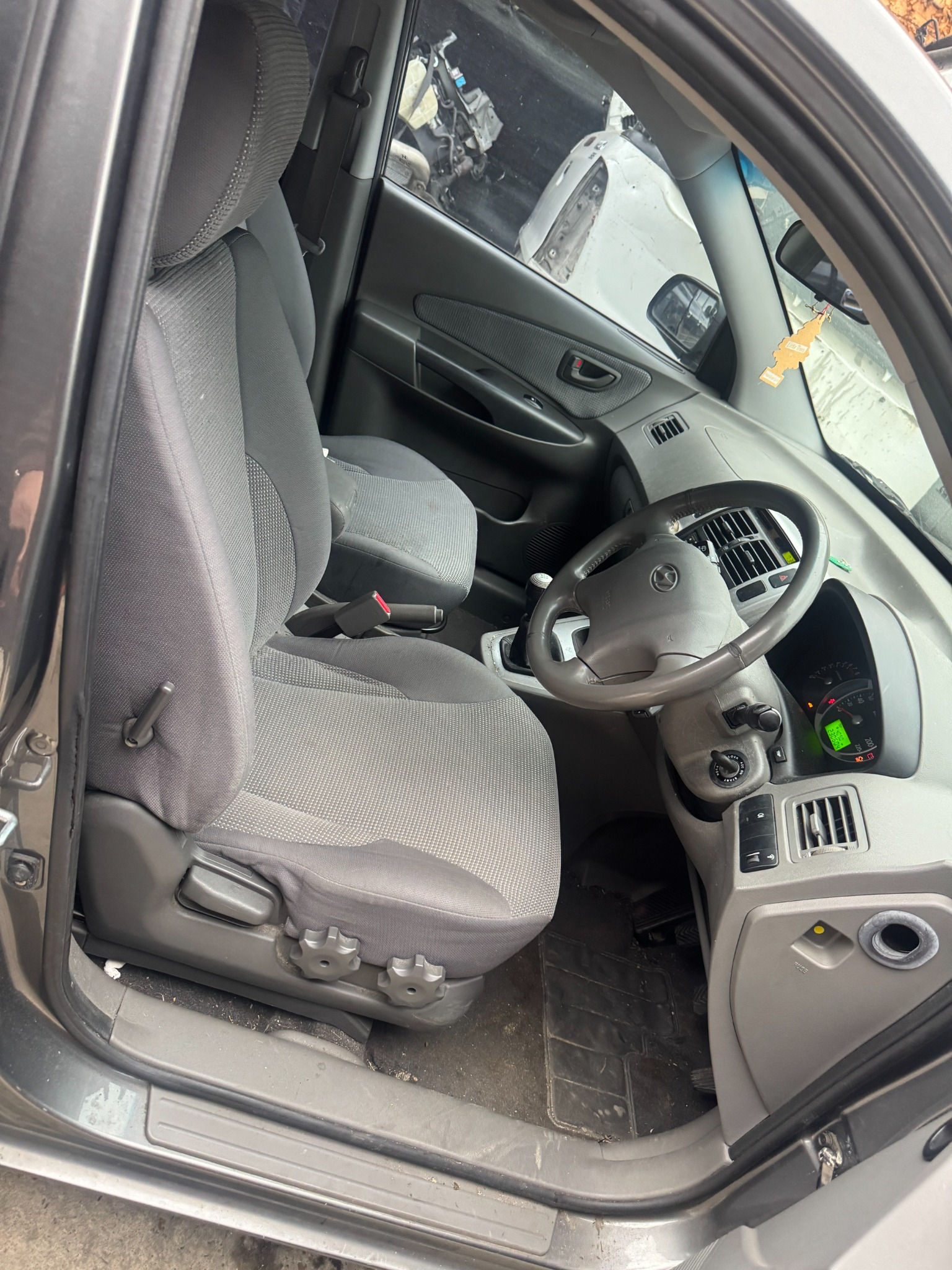 2008 Hyundai Tucson JM City donor - front interior