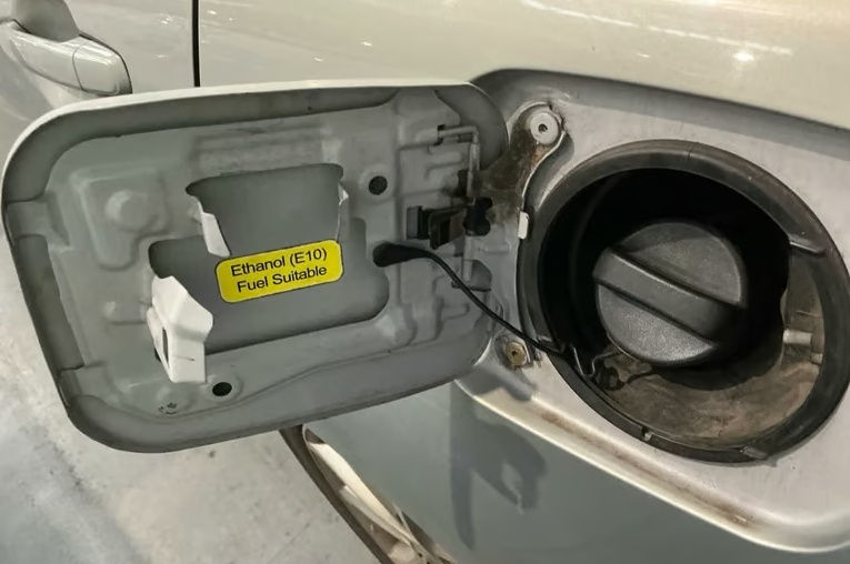 Thumbnail: 2009 Toyota Aurion GSV40R Passenger Sun Visor donor photo 5