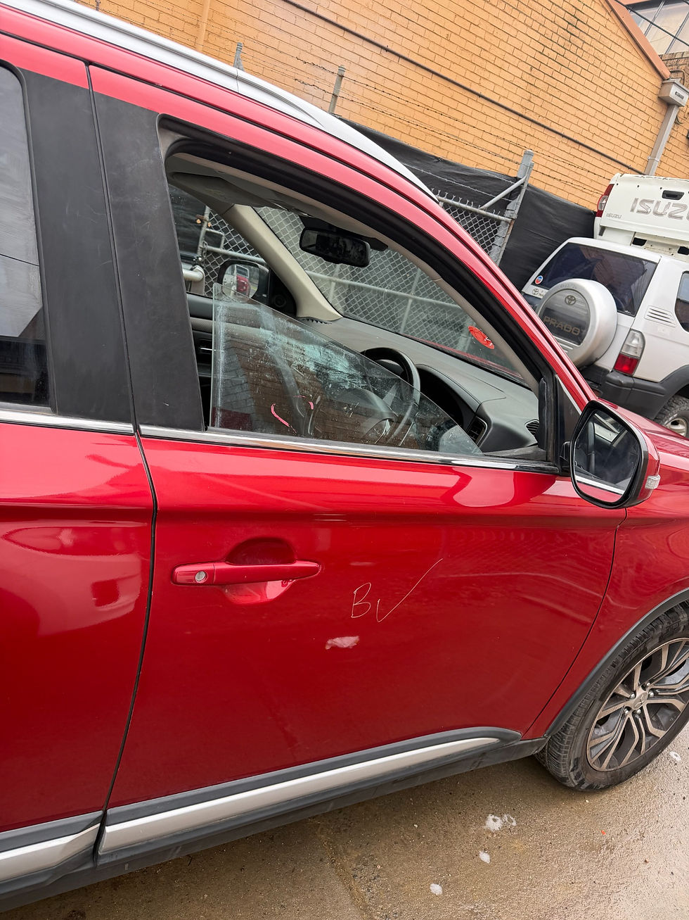 Thumbnail: 2017 Mitsubishi Outlander donor vehicle photo 6